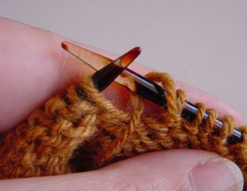 Working a yarn over before a purl stitch. Diagram 1