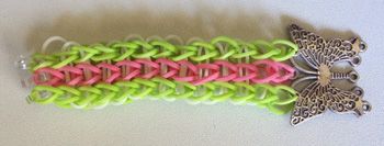 How to add a centre charm to a rainbow loom bracelet 5