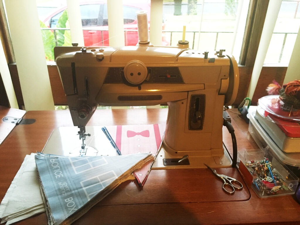 Vintage Singer 401G sewing machine