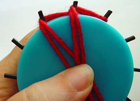 Winding a larger flower on a flower loom