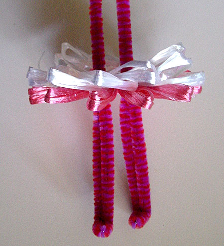 Winding a doll on a flower loom