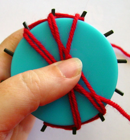 Winding a larger flower on a flower loom