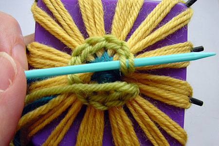 Closing the round of chain stitch