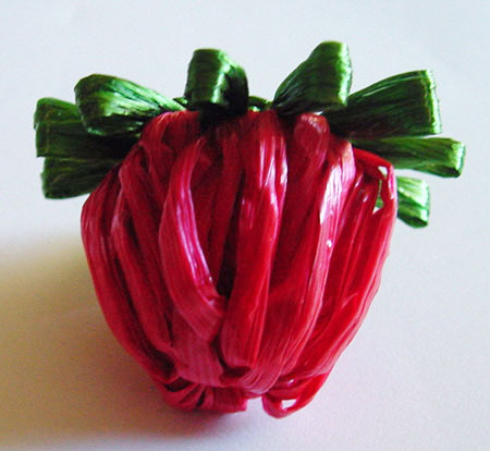 Flower loomed strawberry