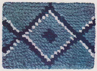 Diamond patterned rug in blue