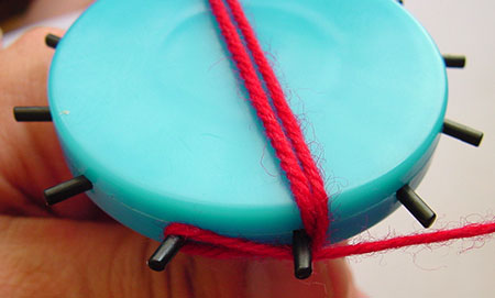 Winding a larger flower on a flower loom