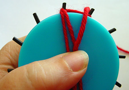 Winding a larger flower on a flower loom