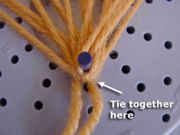 Making a fan on a flower loom