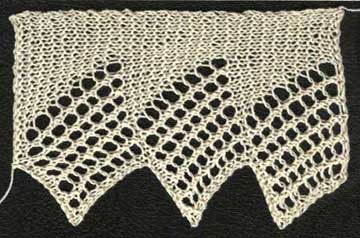 Knitted lace edging with large diamond points