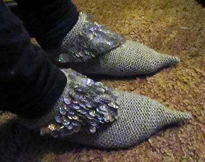 Knit harem slippers with spangles