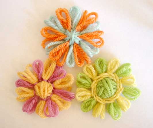 Loomed flowers with two color petals