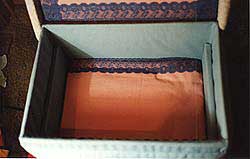 the lining and tray supports of the upholstered sewig box