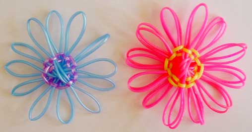 Plastic Loomed Flowers (made from scoubidous, s'getti strings etc) »