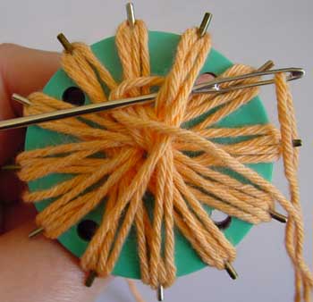 Tying off the yarn before stitching