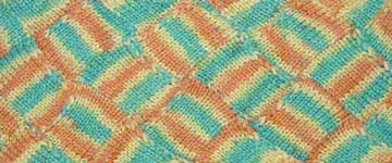 Entrelac knitting wiht variegated yarn