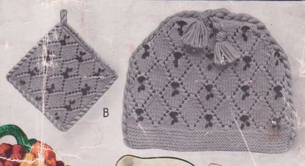 Knitted tea cozy and pot holder in diamond lace stitch