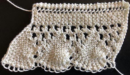 Shell patterned knitted lace edging